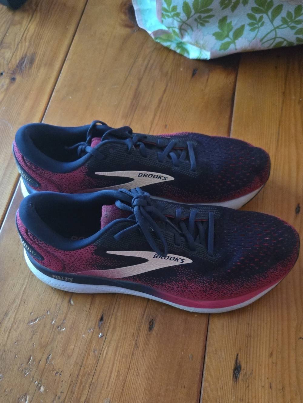 Brooks Sz 13 men’s Athletic Running Shoes - Black and Red